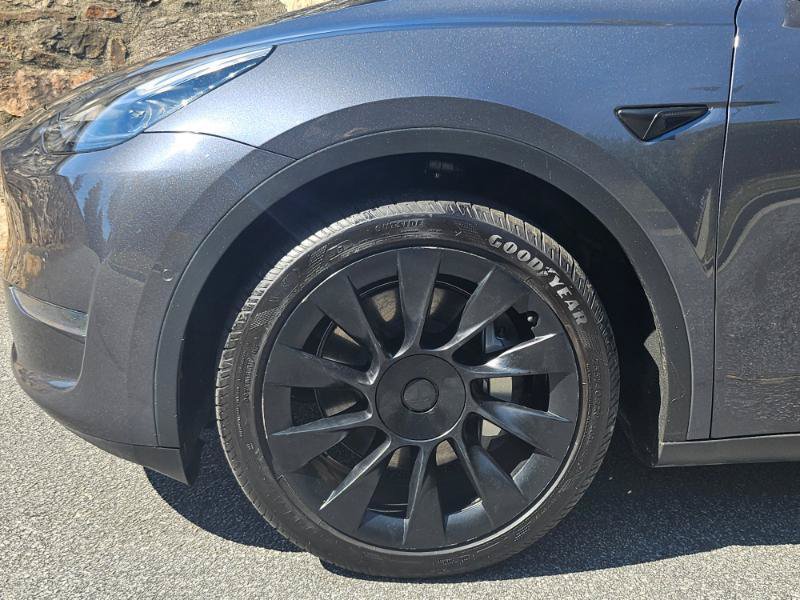 Used 2022 Tesla Model Y Long Range AWD/4WD image 18