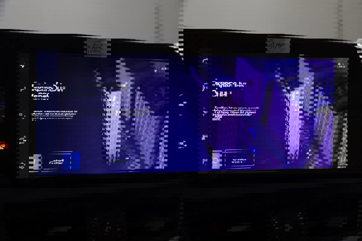 Used 2025 Lexus ES 300h F Sport w/ Accessory Package (Z1) image 9