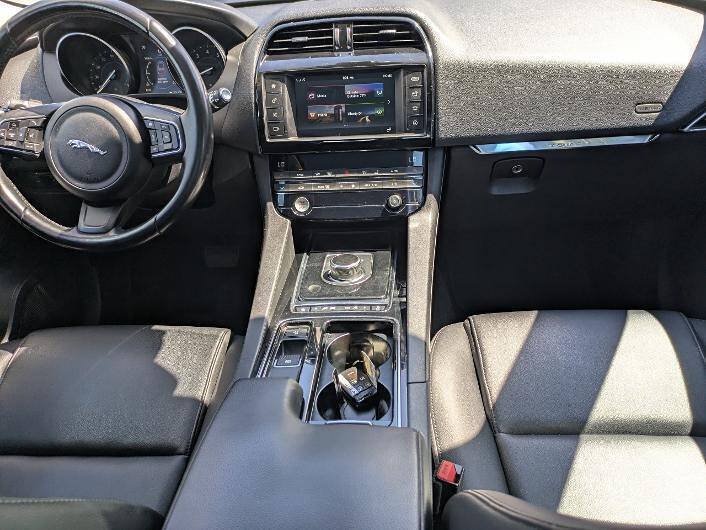 Used 2018 Jaguar F-PACE Premium AWD/4WD image 13
