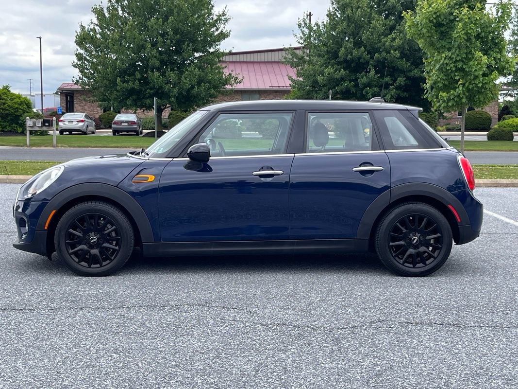 Used 2017 MINI Cooper 4-Door Hardtop FWD image 5
