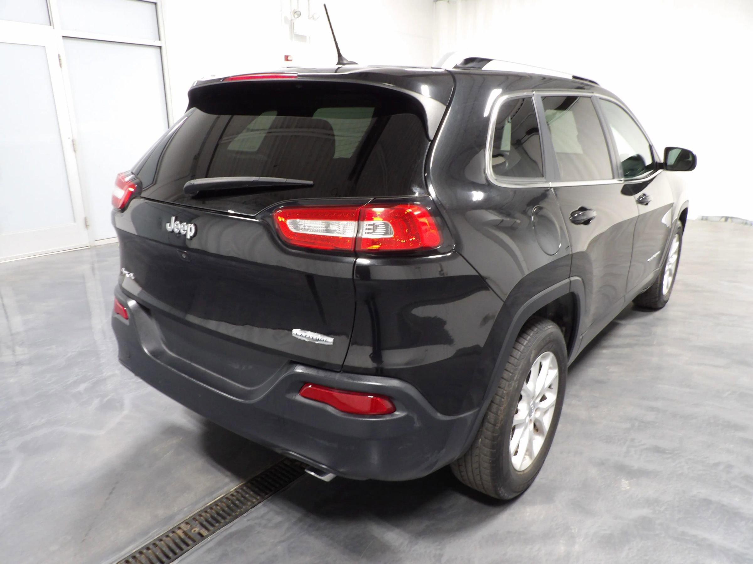 Used 2014 Jeep Cherokee Latitude w/ Comfort/Convenience Group AWD/4WD image 4