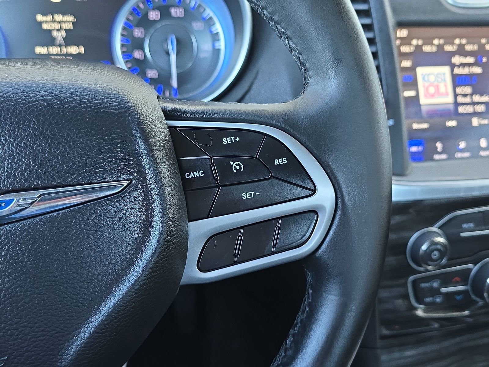 Used 2018 Chrysler 300 Touring w/ Sport Appearance Package image 20