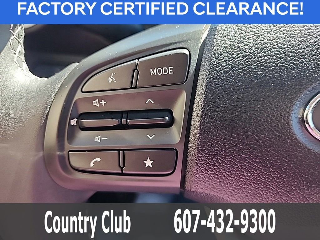 Used 2025 Hyundai Venue SEL image 19