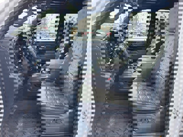 Used 2024 Chevrolet Silverado 2500 ZR2 w/ Technology Package image 12