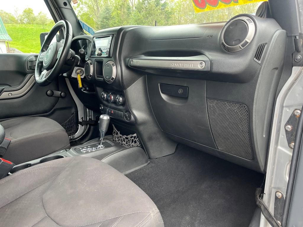 Used 2014 Jeep Wrangler Unlimited Sport w/ Connectivity Group AWD/4WD image 21