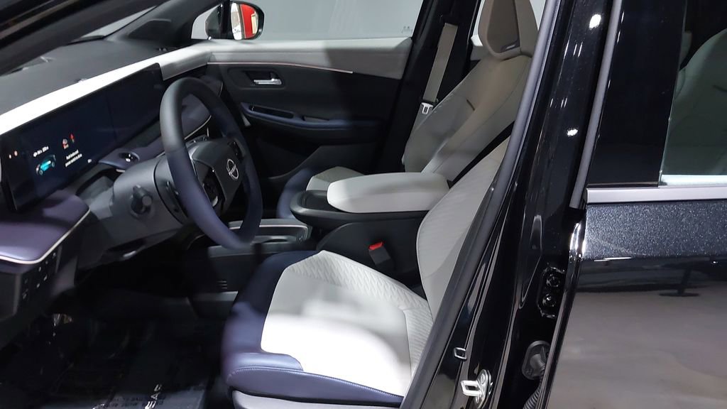 New 2026 Nissan Leaf Platinum+ w/ Cargo Package (Platinum+) FWD image 20