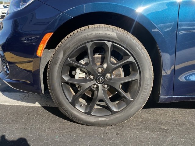 Used 2024 Chrysler Pacifica Limited w/ S Appearance Package image 10