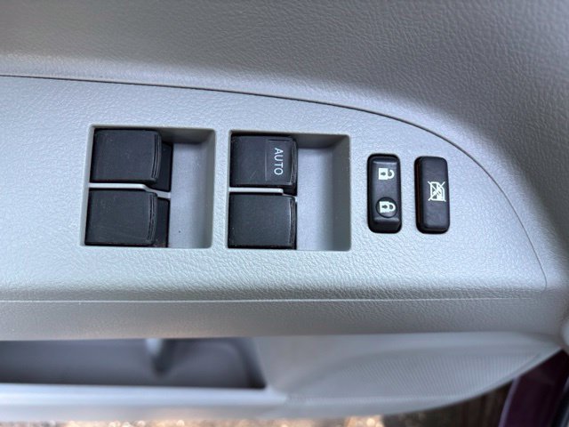 Used 2012 Toyota Highlander 4WD w/ Tow Pkg image 16