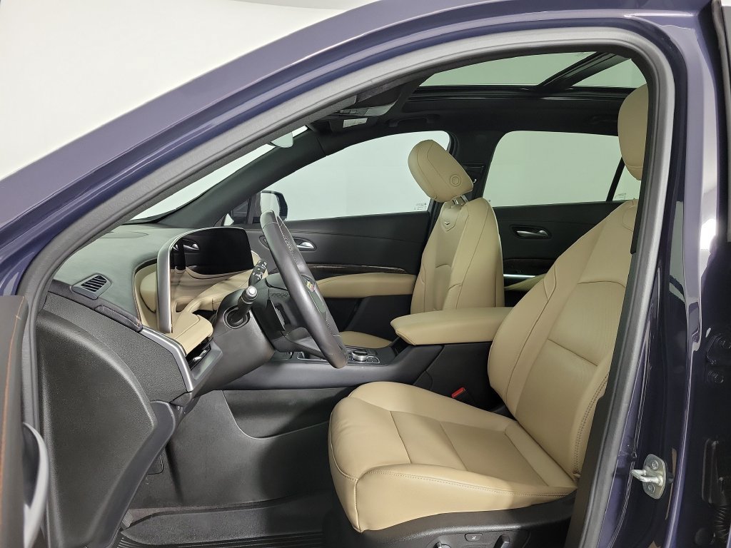 Used 2025 Cadillac XT4 Premium Luxury FWD image 18