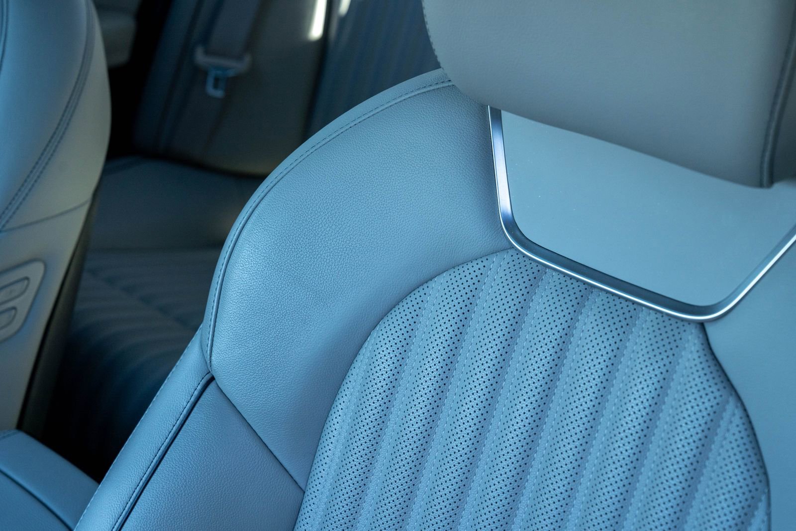 Used 2022 Genesis G70 2.0T w/ Prestige Package image 21