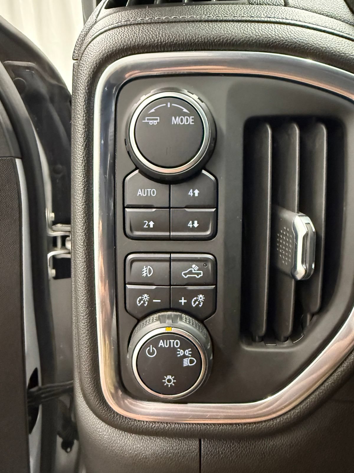 Used 2022 Chevrolet Silverado 1500 LT Trail Boss w/ Bed Protection Package AWD/4WD image 15