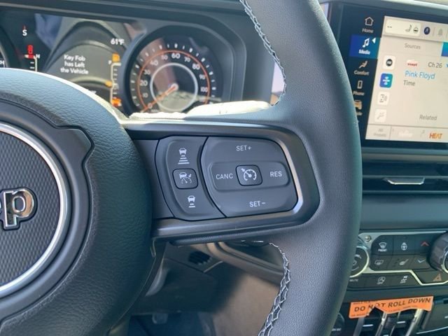 Used 2025 Jeep Gladiator Mojave w/ Convenience Group AWD/4WD image 14