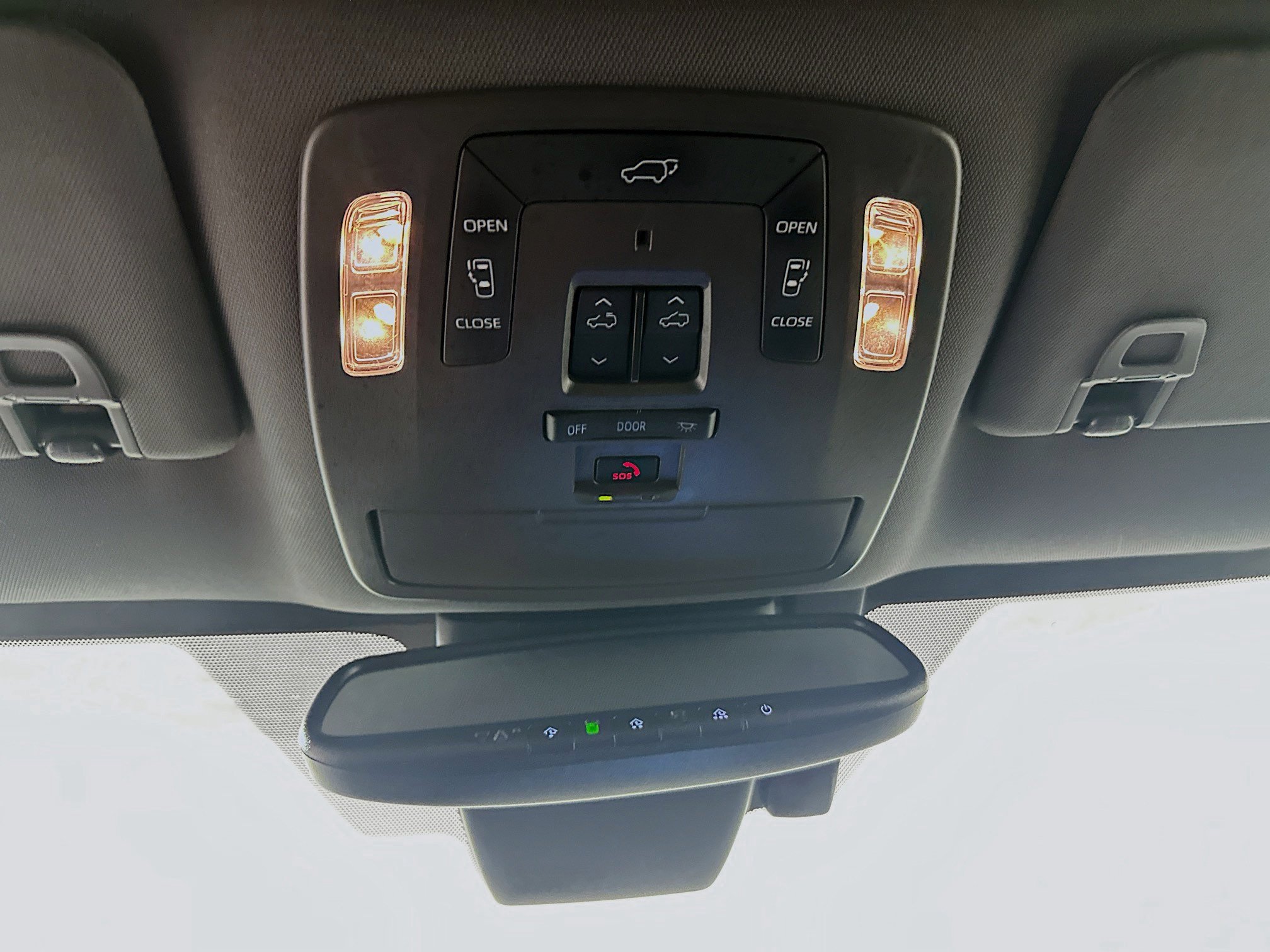 Used 2024 Toyota Sienna Platinum image 18