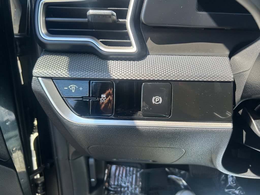 Used 2023 Kia Sportage LX FWD image 27