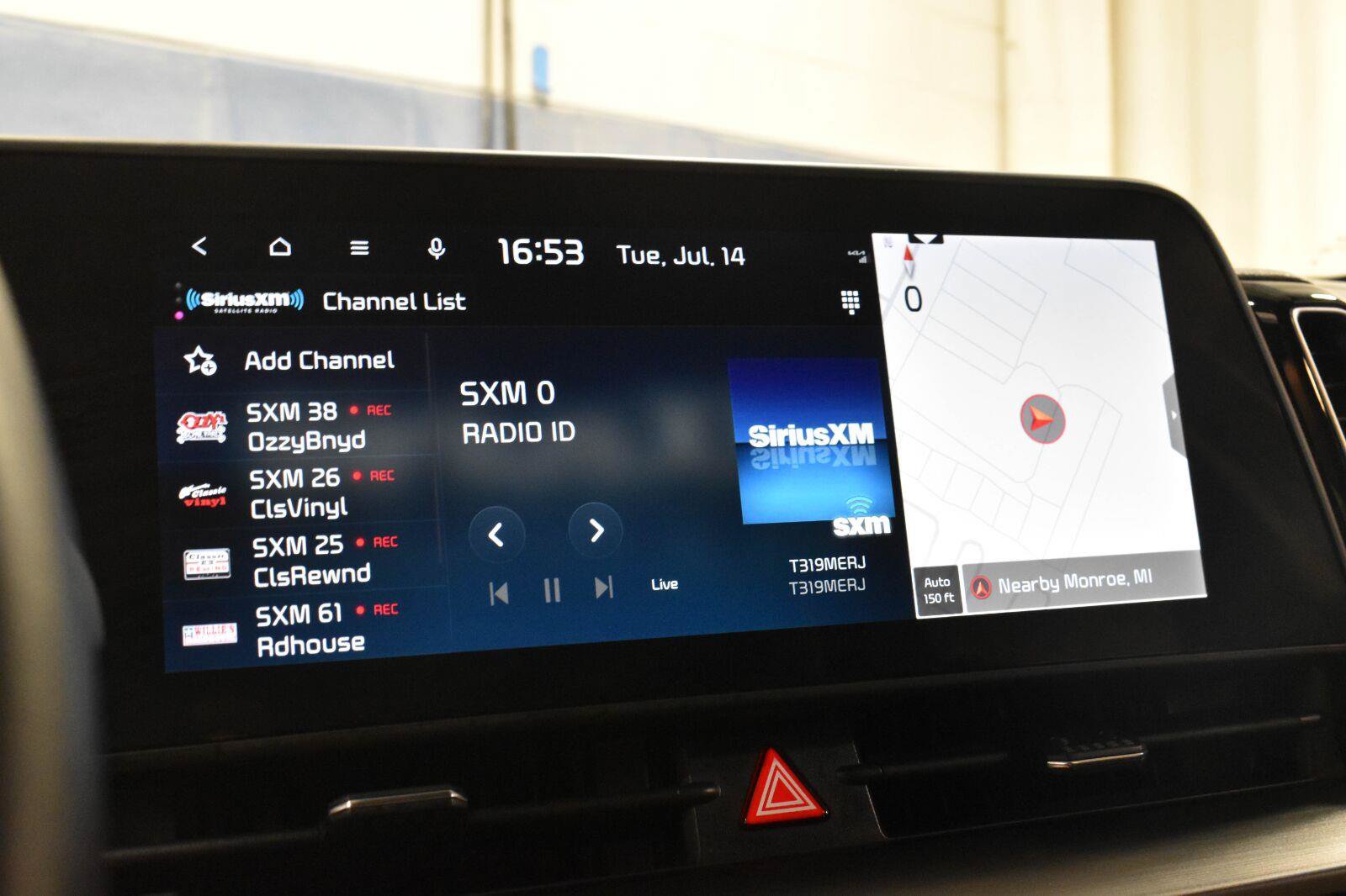 Used 2024 Kia Sportage EX FWD image 19