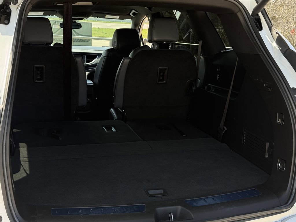 Used 2024 Buick Enclave Essence image 29