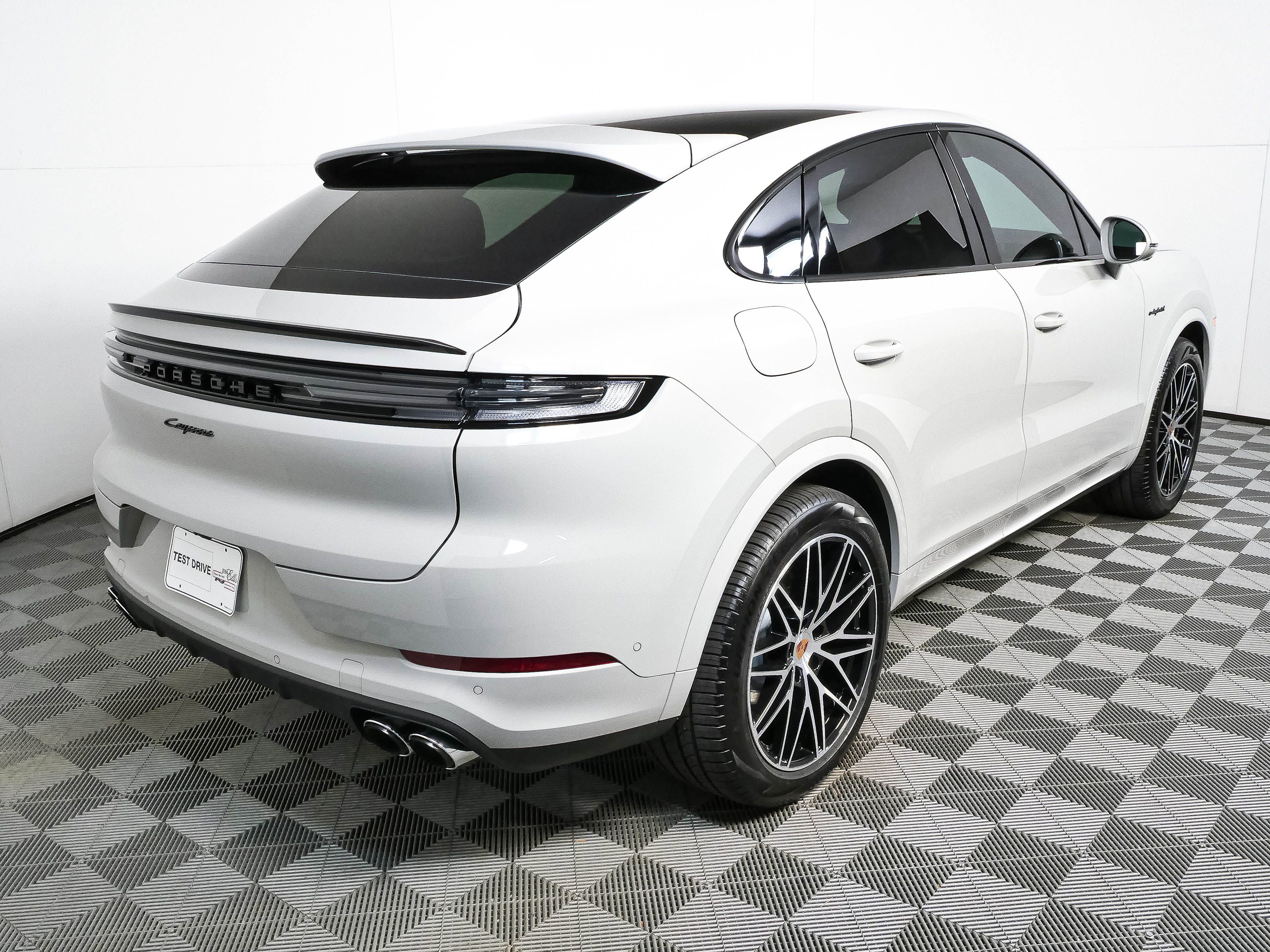 Certified 2026 Porsche Cayenne E-Hybrid Coupe AWD/4WD image 29