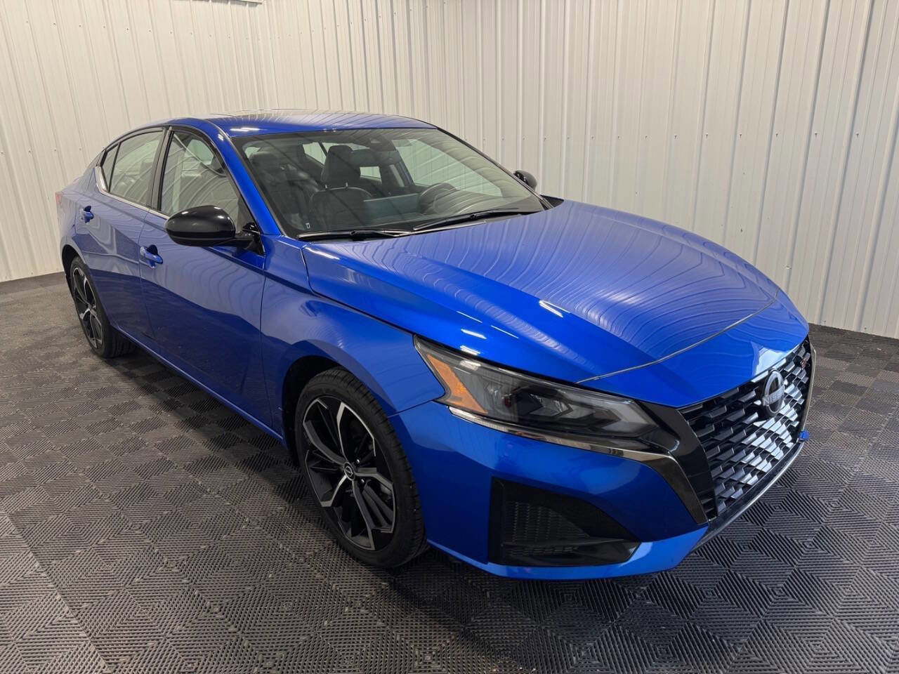 Used 2025 Nissan Altima 2.5 SR image 2