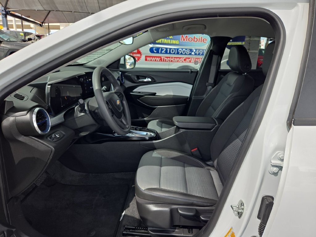 Used 2026 Chevrolet Trax LT FWD image 11