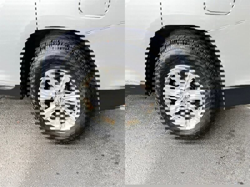 Used 2011 Toyota Highlander SE image 12