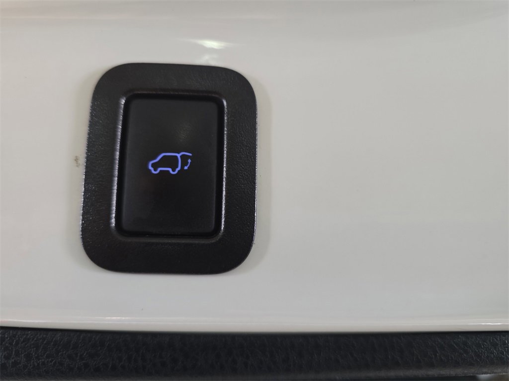 Used 2019 Toyota Highlander Limited image 16