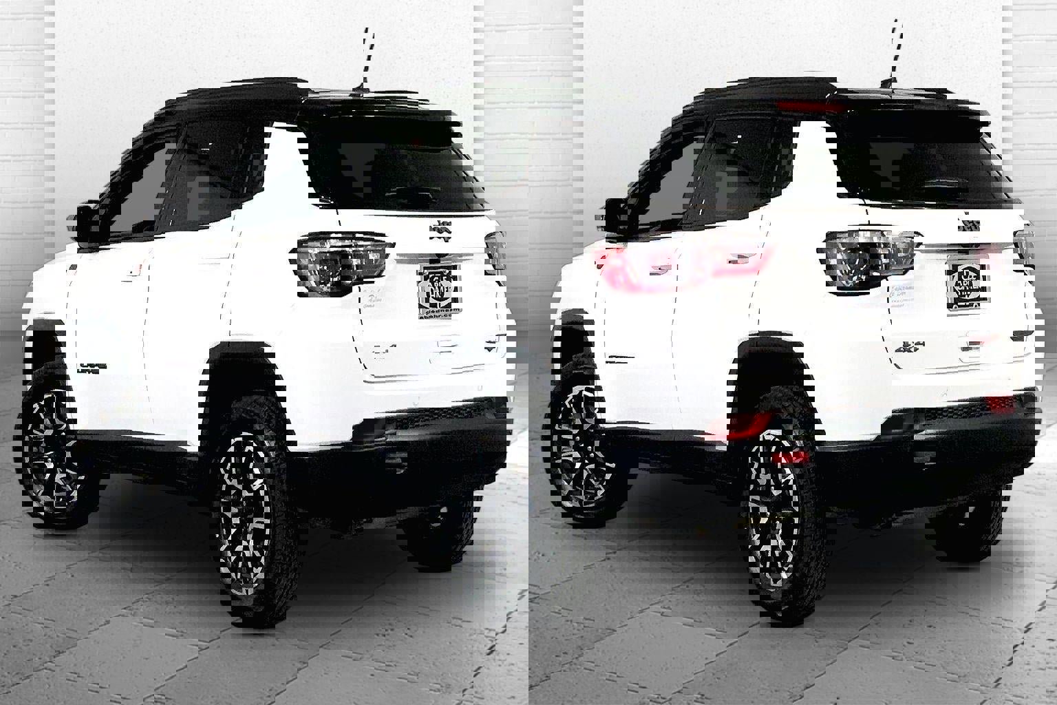 Used 2024 Jeep Compass Trailhawk image 11