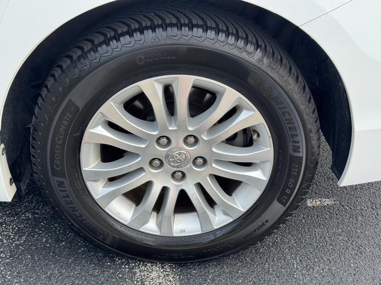 Used 2014 Toyota Sienna XLE FWD image 9