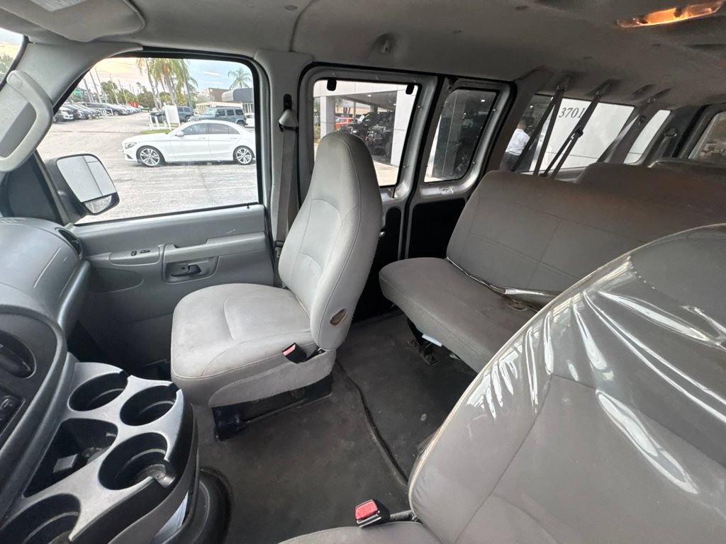 Used 2006 Ford E-350 and Econoline 350 XLT RWD image 19
