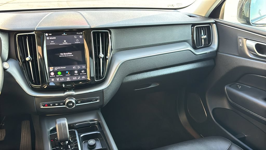 Used 2024 Volvo XC60 B5 Core w/ Climate Package AWD/4WD image 8
