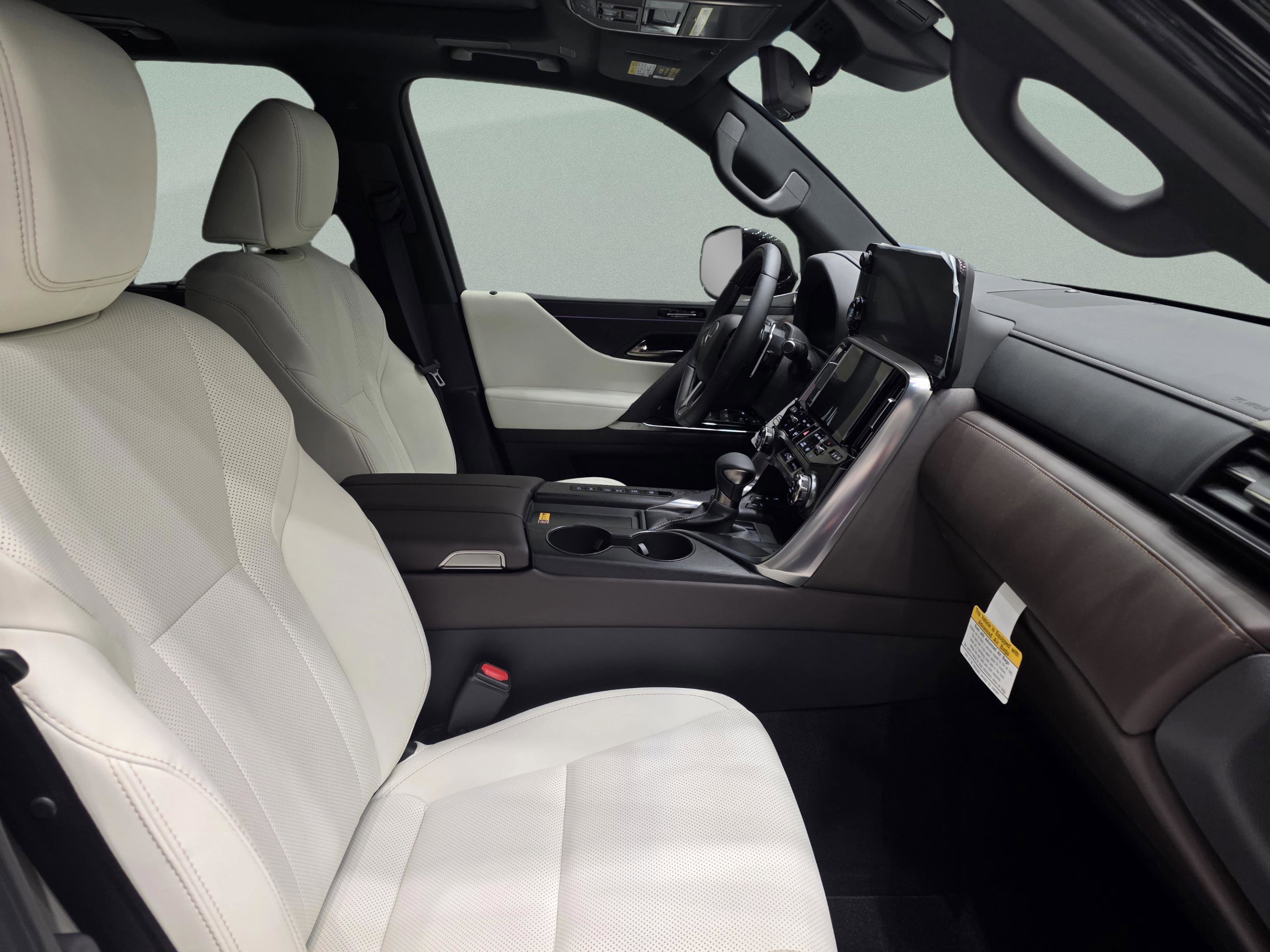 New 2026 Lexus LX 600 4WD w/ Luxury Package image 21