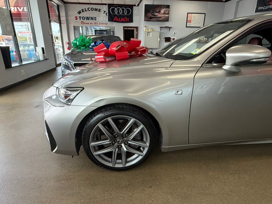 Used 2018 Lexus IS 300 F Sport w/ F Sport Package RWD image 9
