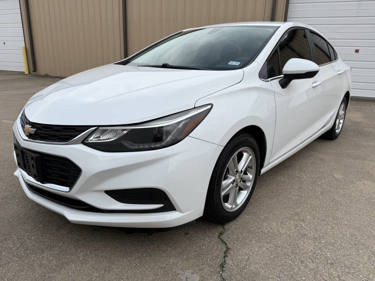 Used 2017 Chevrolet Cruze LT image 9