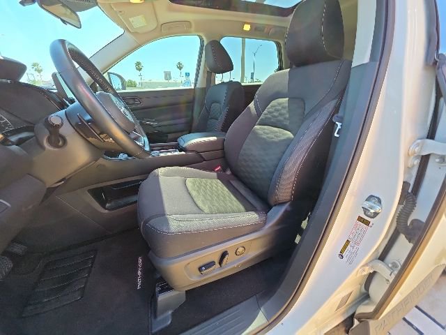 Used 2024 Nissan Pathfinder SV w/ SV Premium Package FWD image 13