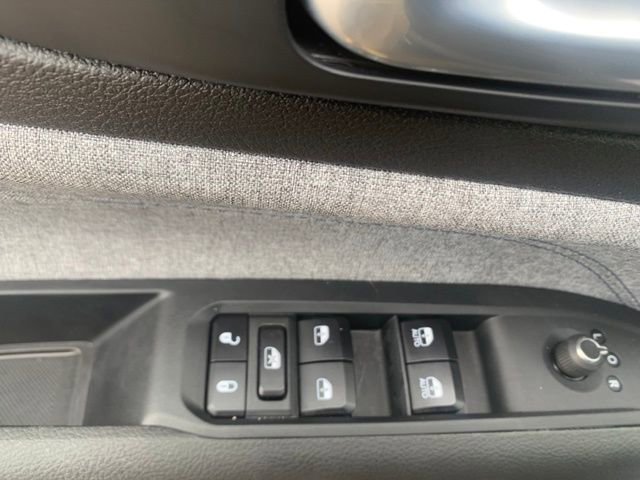 Used 2025 Jeep Compass Sport image 11