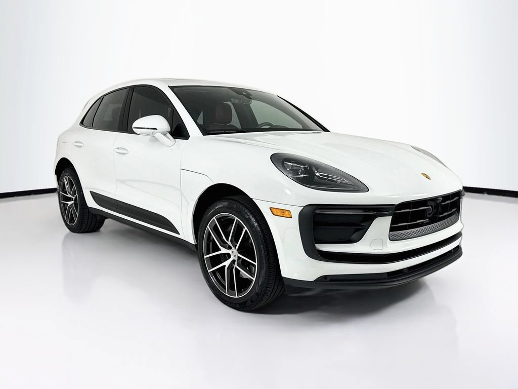 Certified 2025 Porsche Macan AWD/4WD image 7
