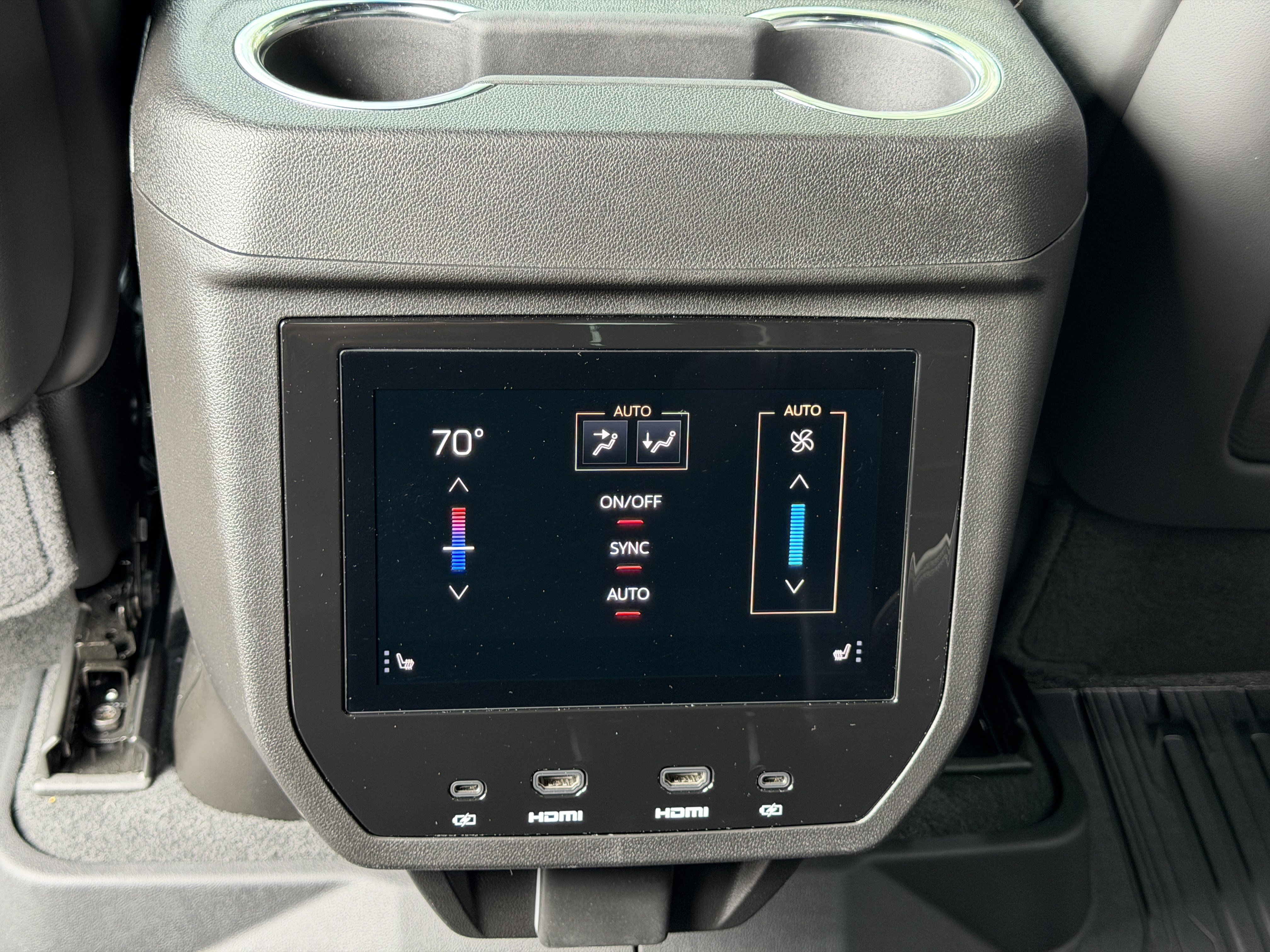 Used 2025 GMC Yukon Denali Ultimate AWD/4WD image 30