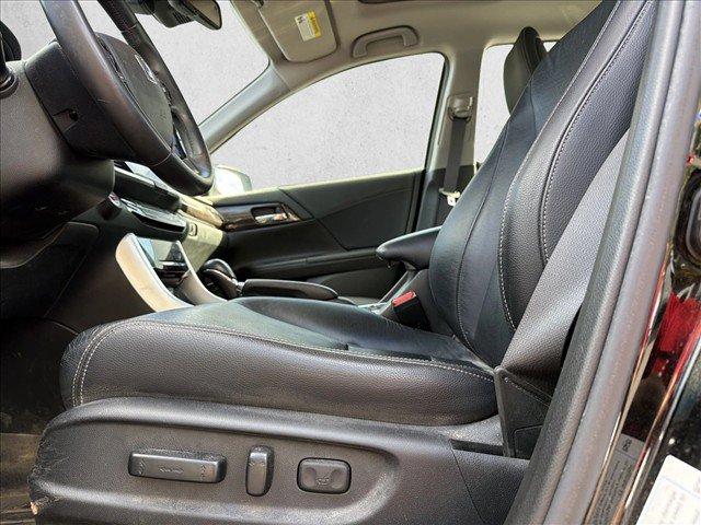 Used 2017 Honda Accord Touring image 12