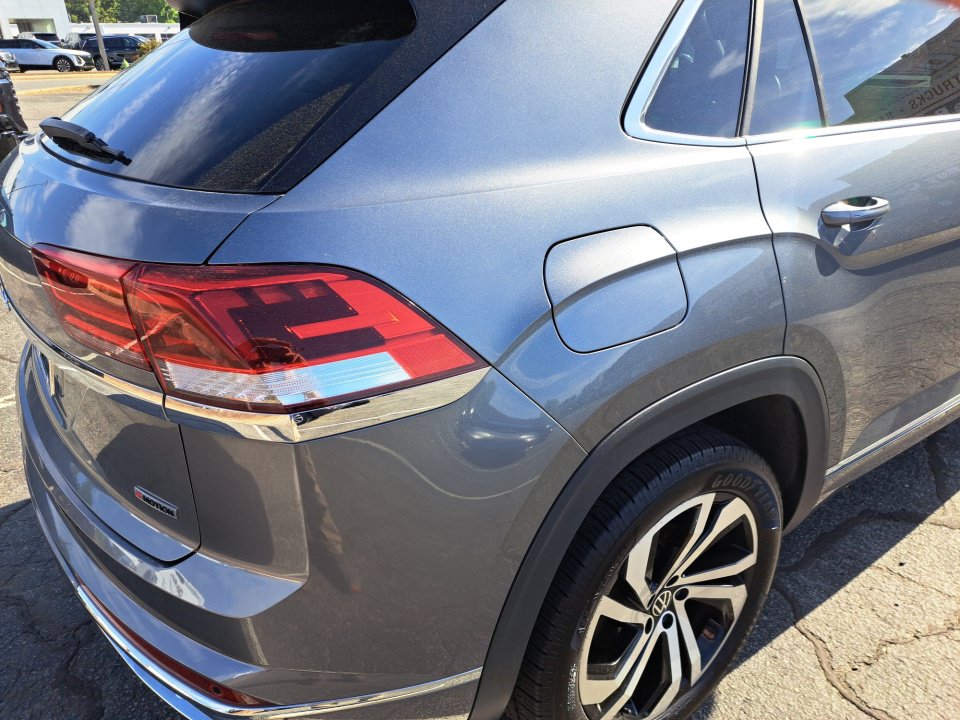 Used 2020 Volkswagen Atlas Cross Sport SEL R-Line AWD/4WD image 23