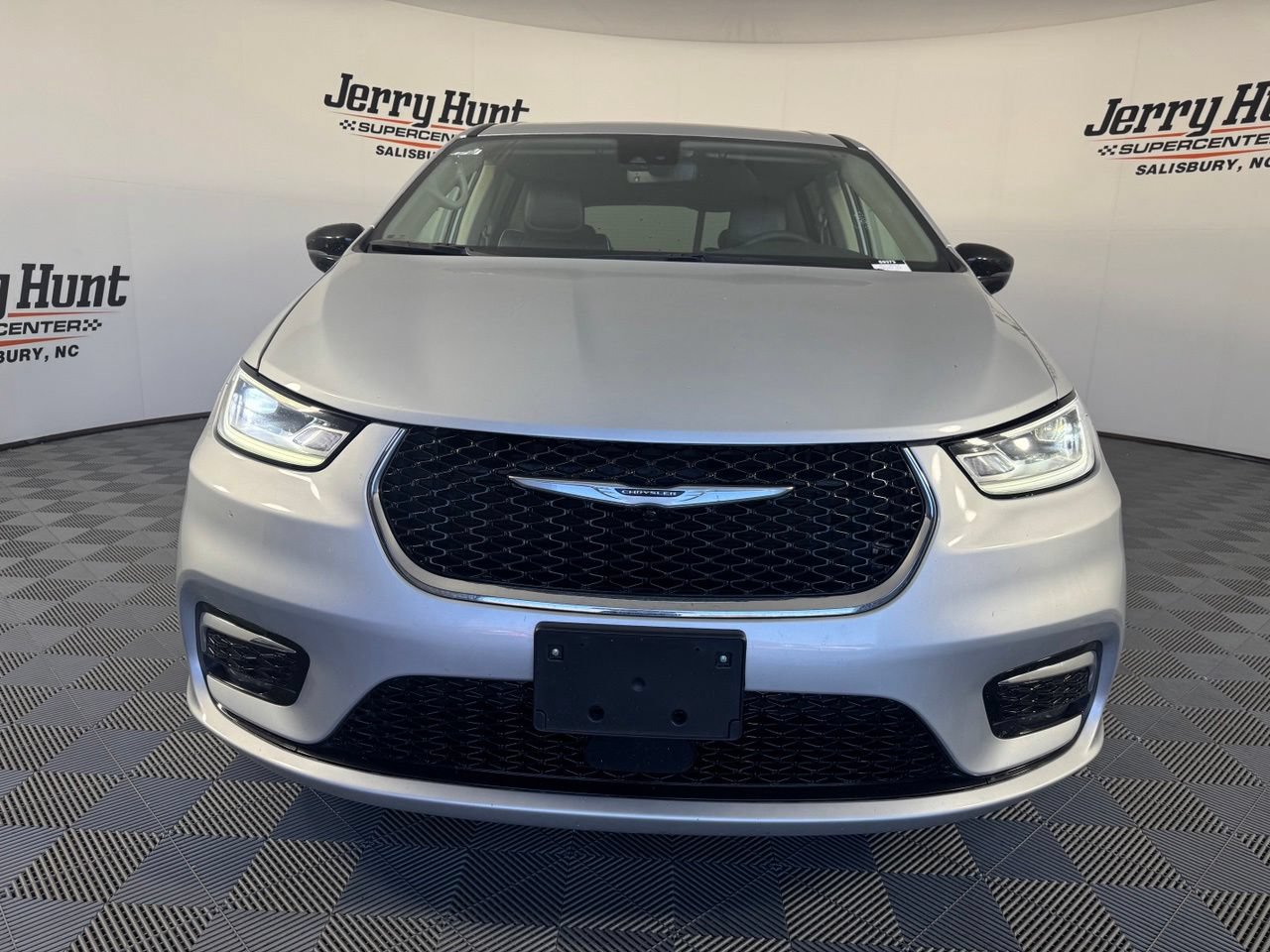 Used 2024 Chrysler Pacifica Limited FWD image 5