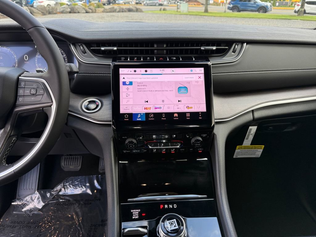 New 2025 Jeep Grand Cherokee Limited image 16