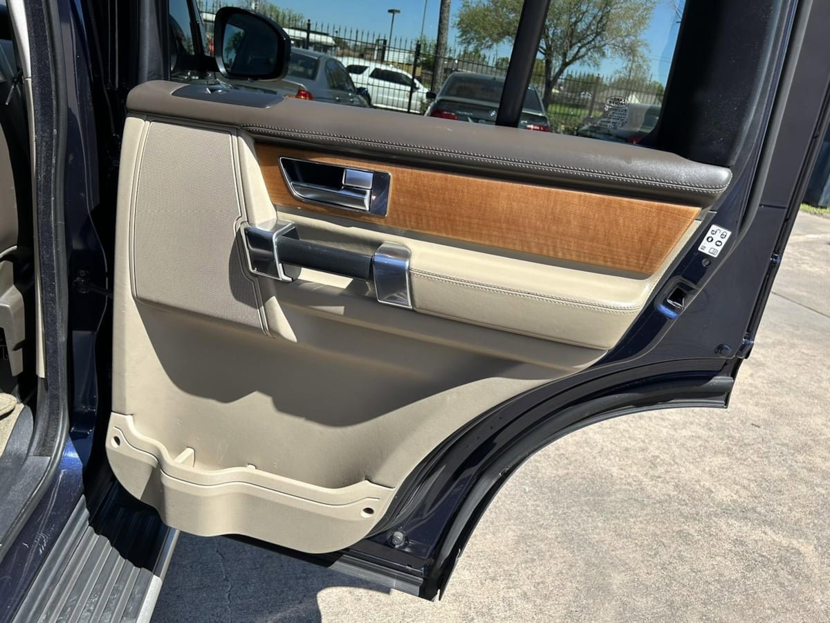 Used 2014 Land Rover LR4 HSE LUX image 35