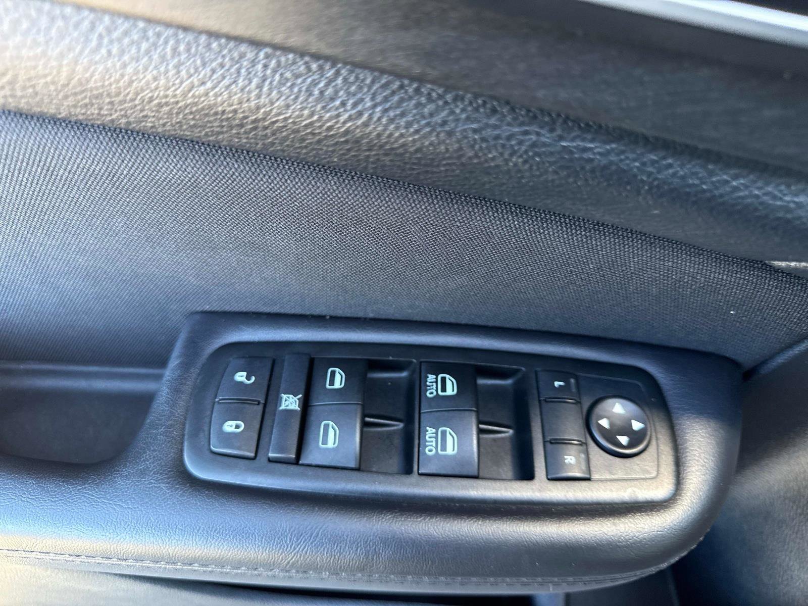 Used 2015 Chrysler 200 Limited w/ Convenience Group image 18