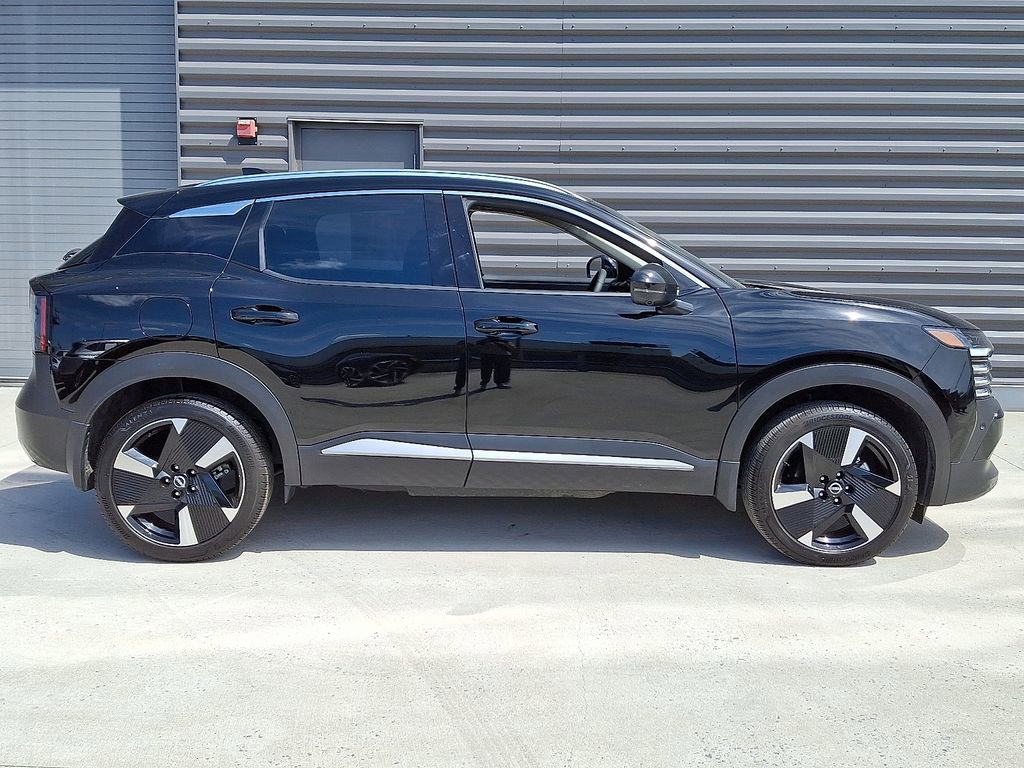 Used 2025 Nissan Kicks SR w/ SR Premium Package AWD/4WD image 10