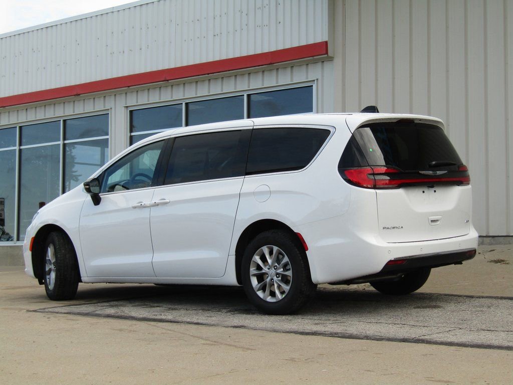 New 2026 Chrysler Pacifica Select image 10