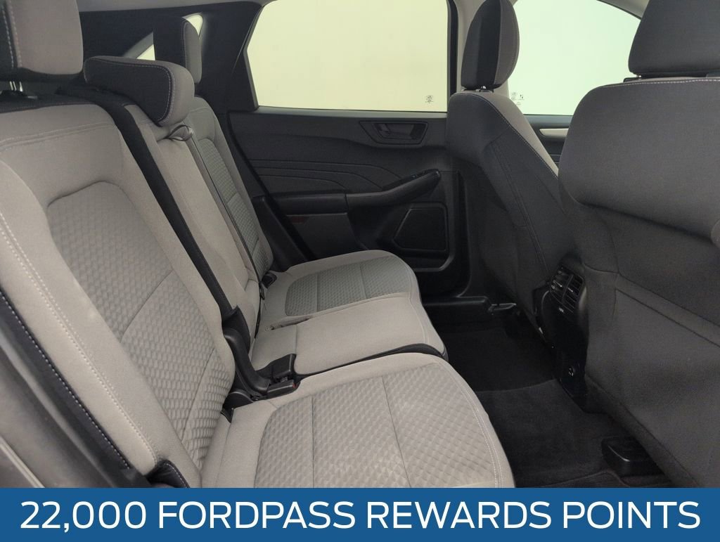 Used 2022 Ford Escape SE w/ SE Sport Appearance Package image 15