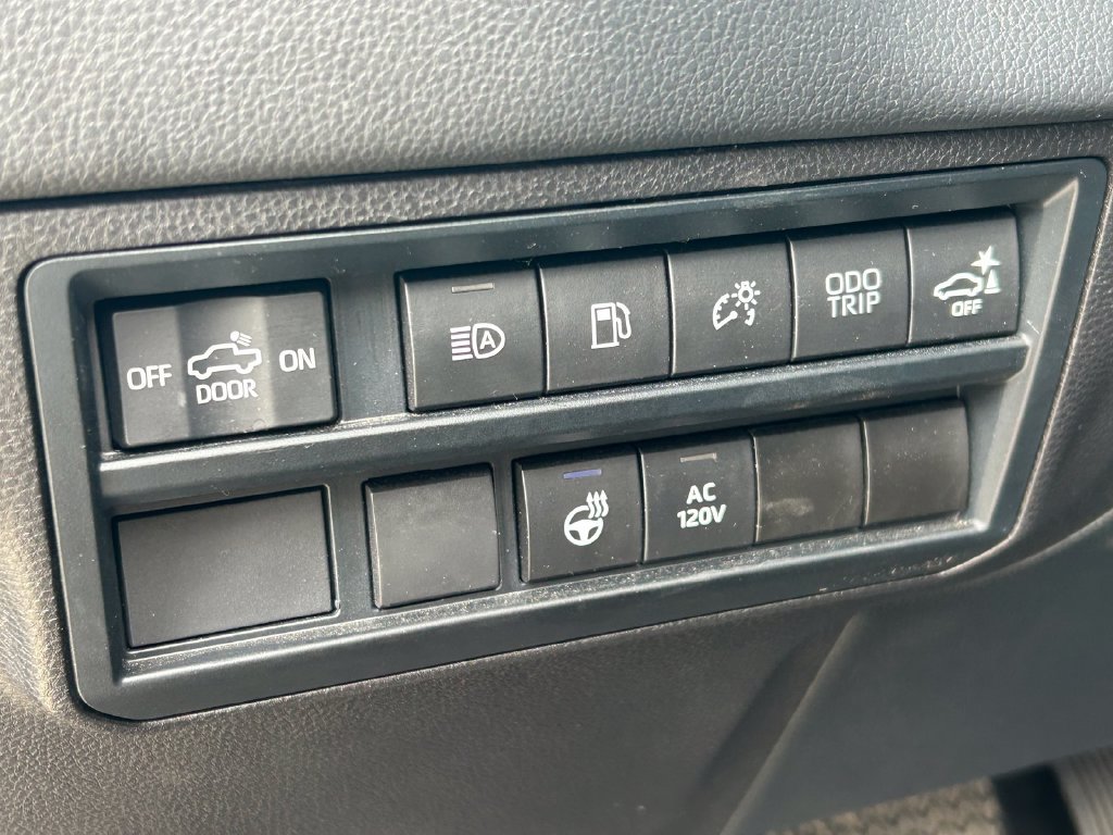 Used 2024 Toyota Tundra Limited AWD/4WD image 29