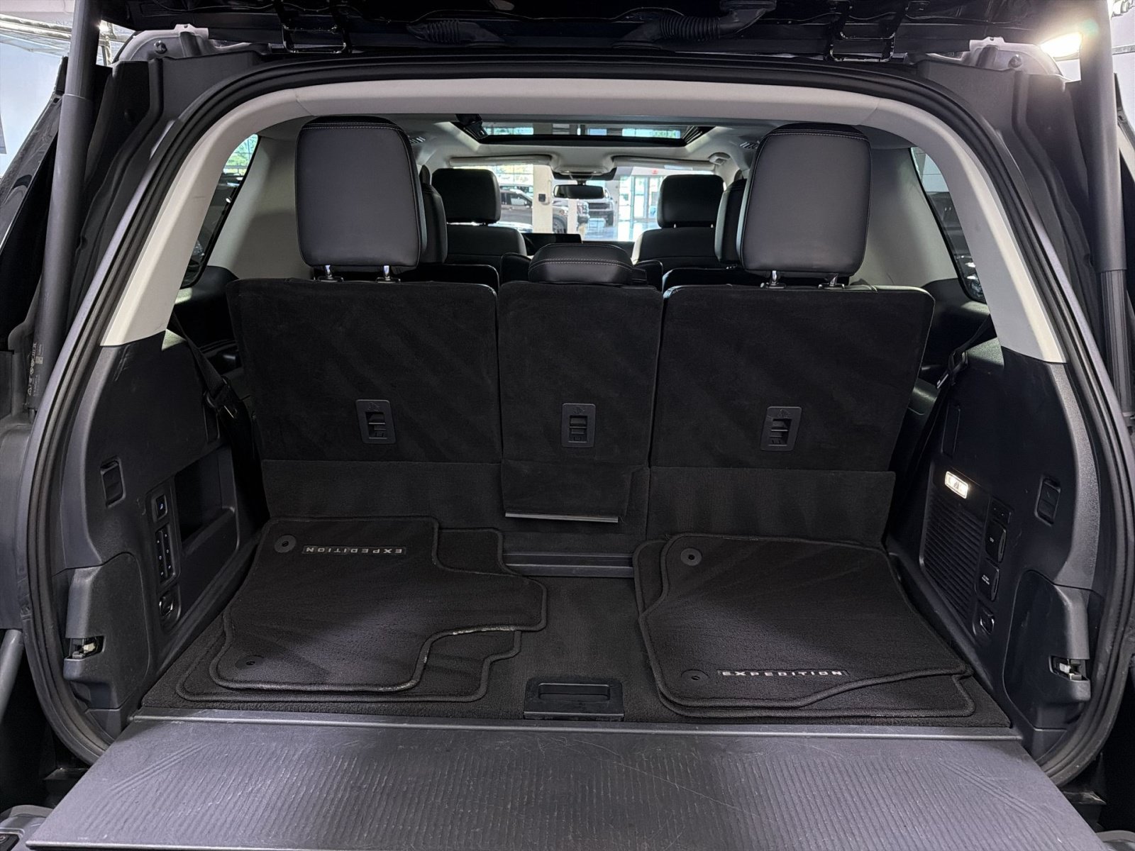 Used 2025 Ford Expedition Platinum AWD/4WD image 28