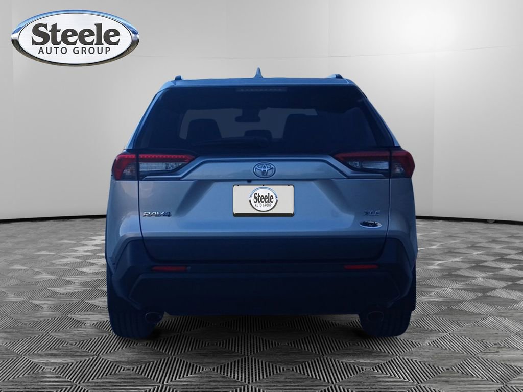 Used 2021 Toyota RAV4 XLE Premium image 4