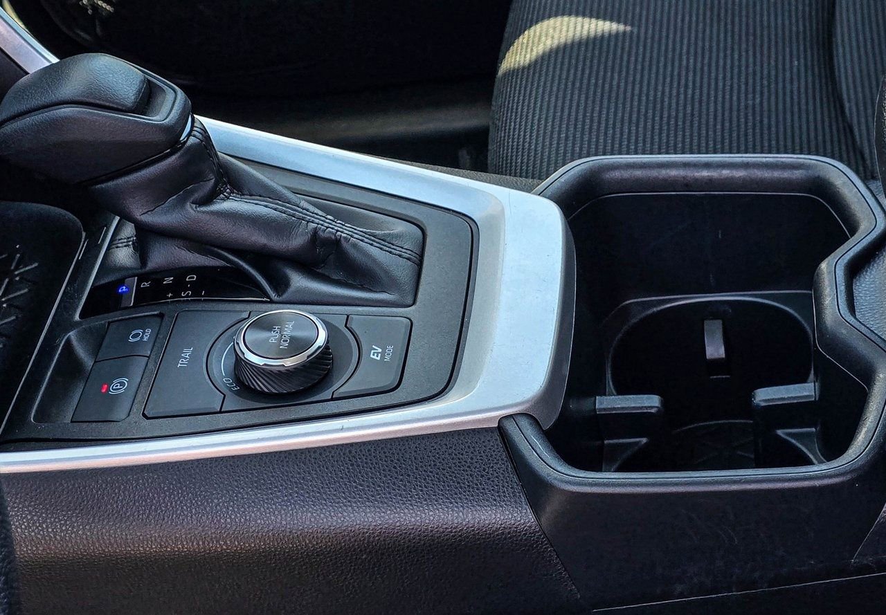 Used 2025 Toyota RAV4 LE image 15