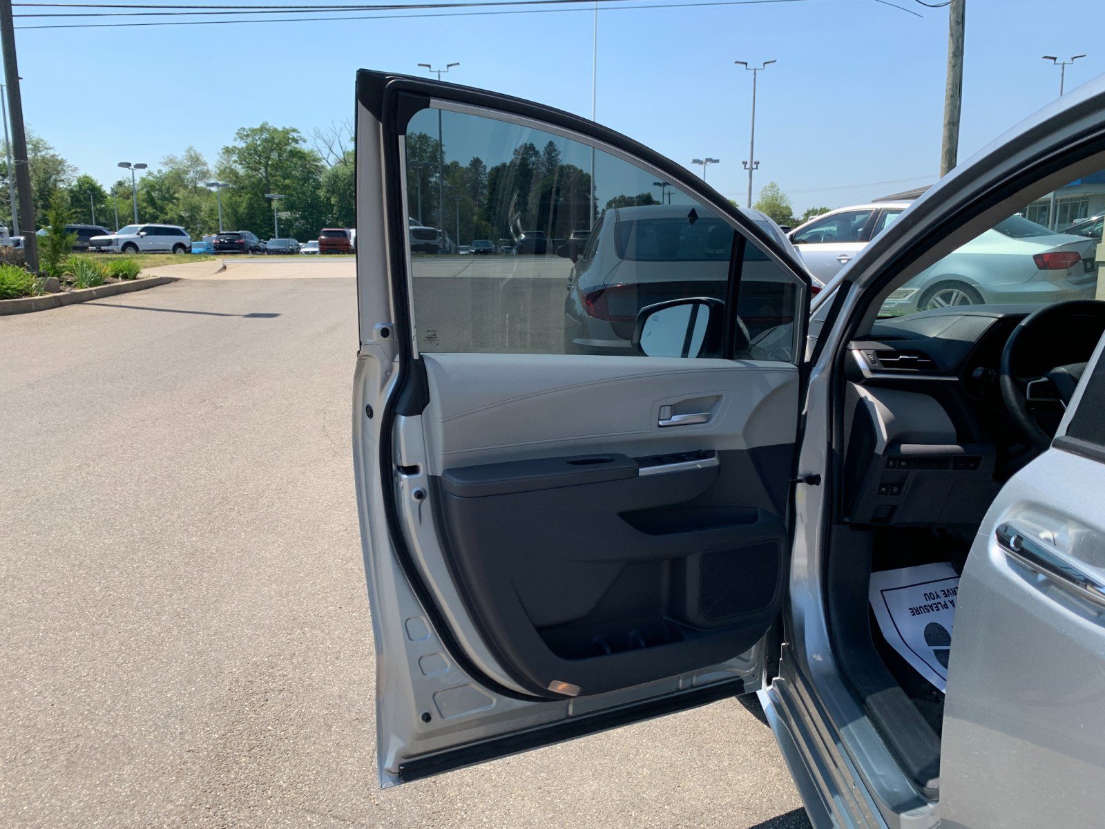 Used 2022 Toyota Sienna XLE AWD/4WD image 12